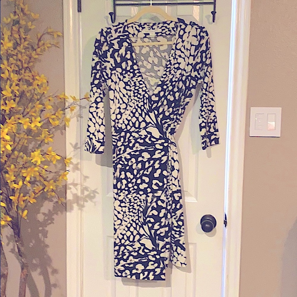 DVF New Julian Two wrap dress EUC size 8